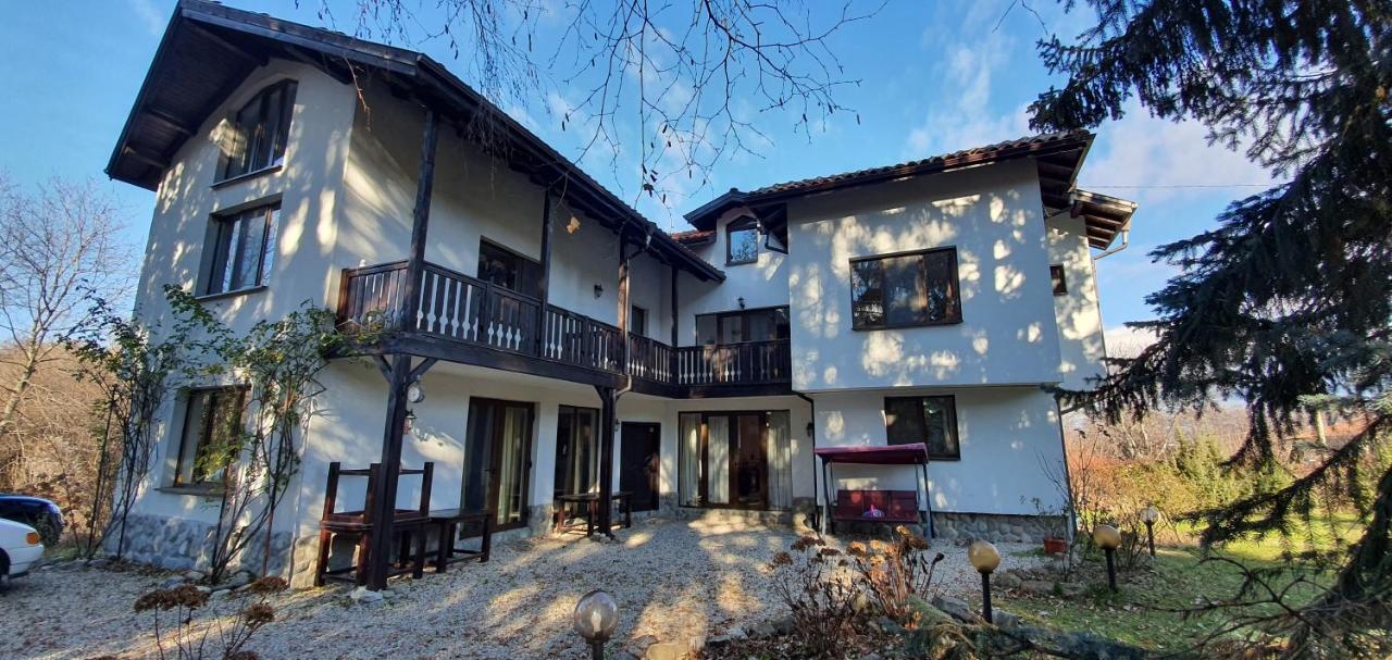 Ela Villa